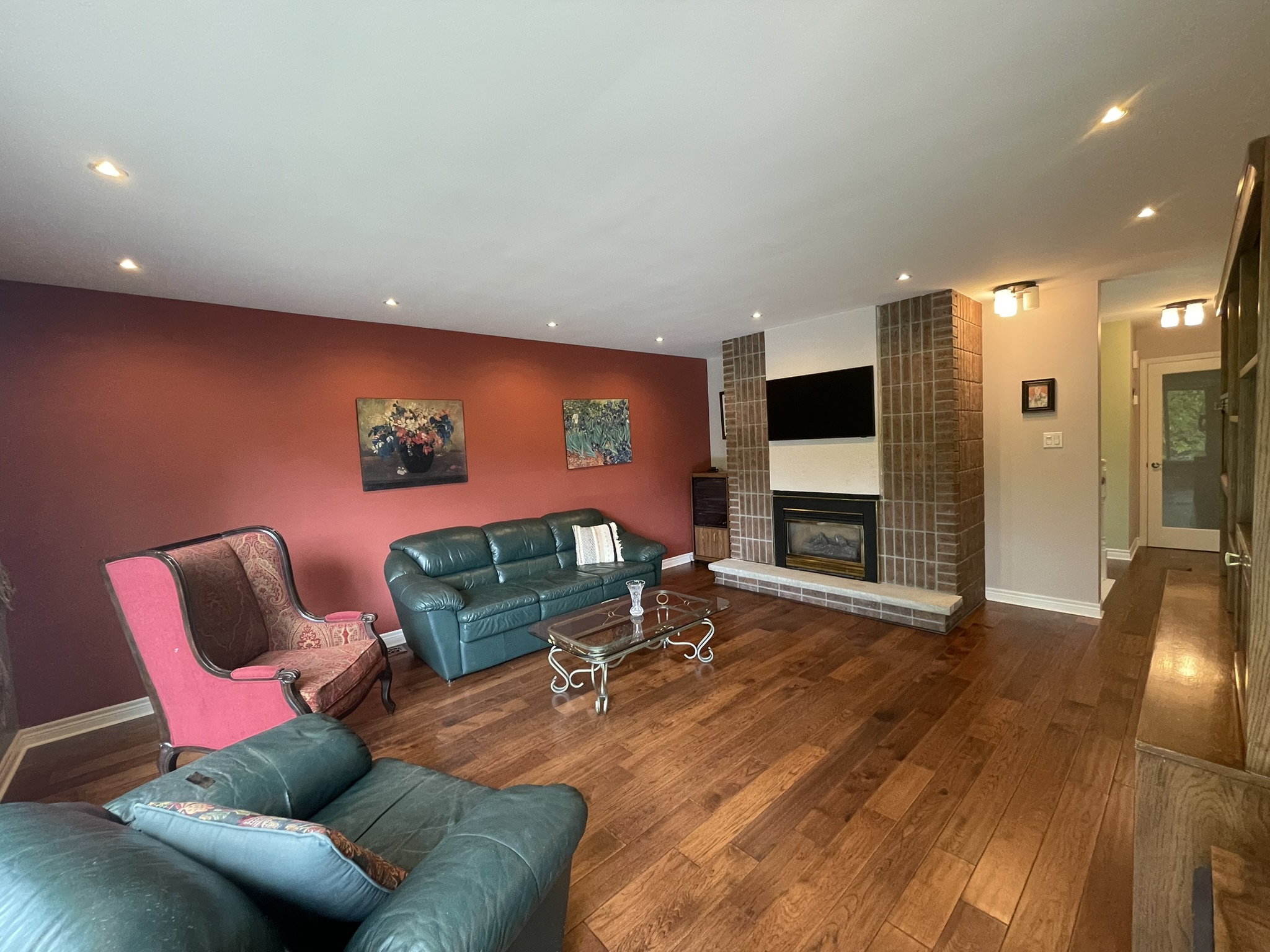 Executive bi-level home quiet Cul-de-Sac