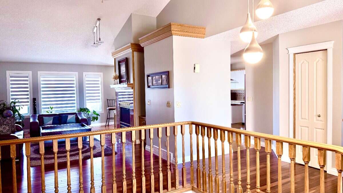 Bright 5 Bedroom Luxury Family home in NW Calgary