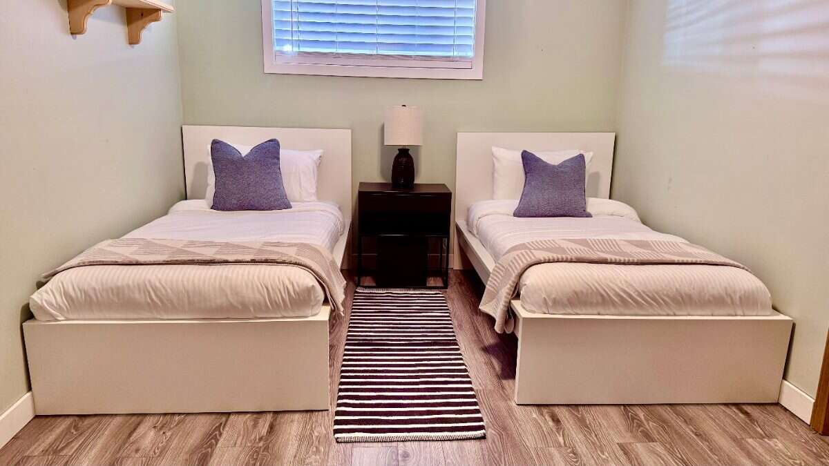Bright 5 Bedroom Luxury Family home in NW Calgary