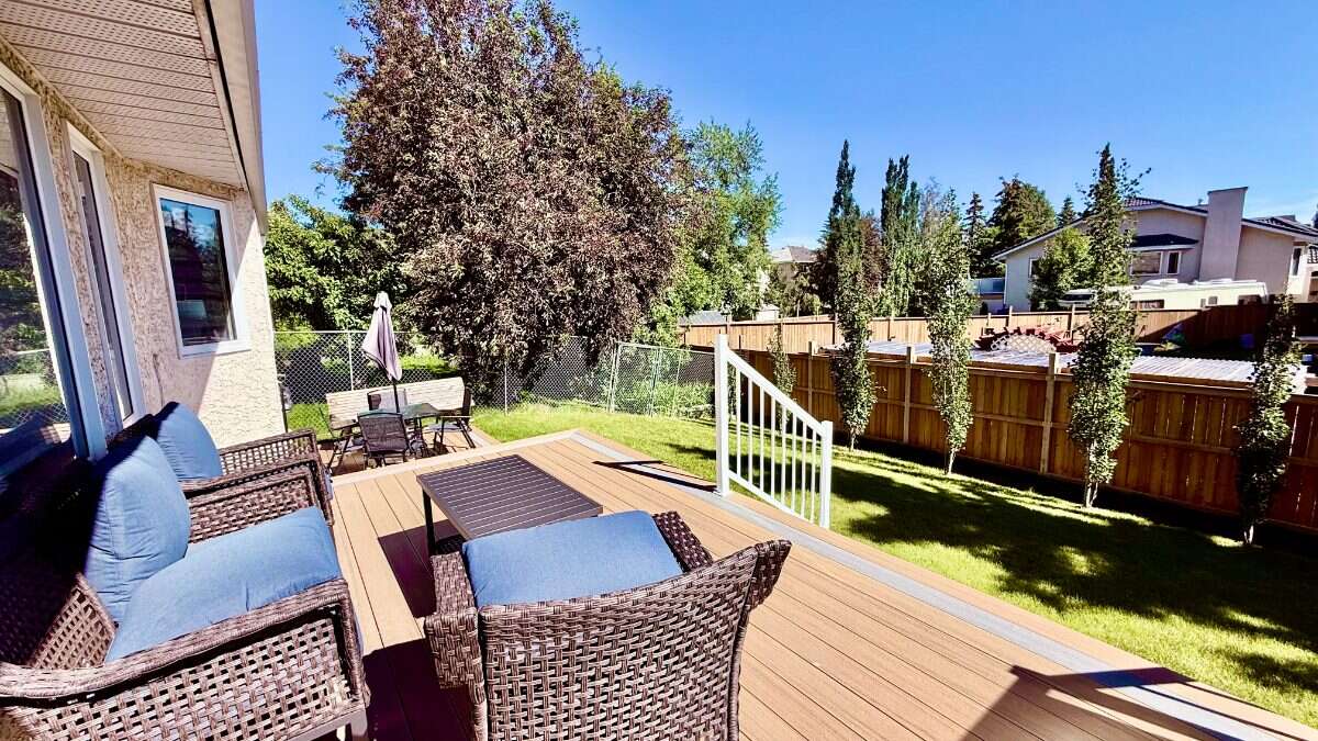 Bright 5 Bedroom Luxury Family home in NW Calgary