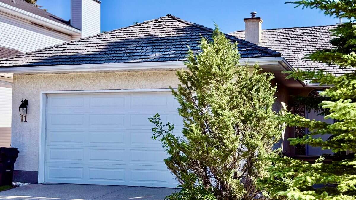 Bright 5 Bedroom Luxury Family home in NW Calgary