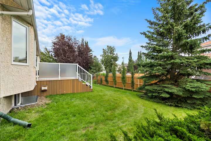 Bright 5 Bedroom Luxury Family home in NW Calgary