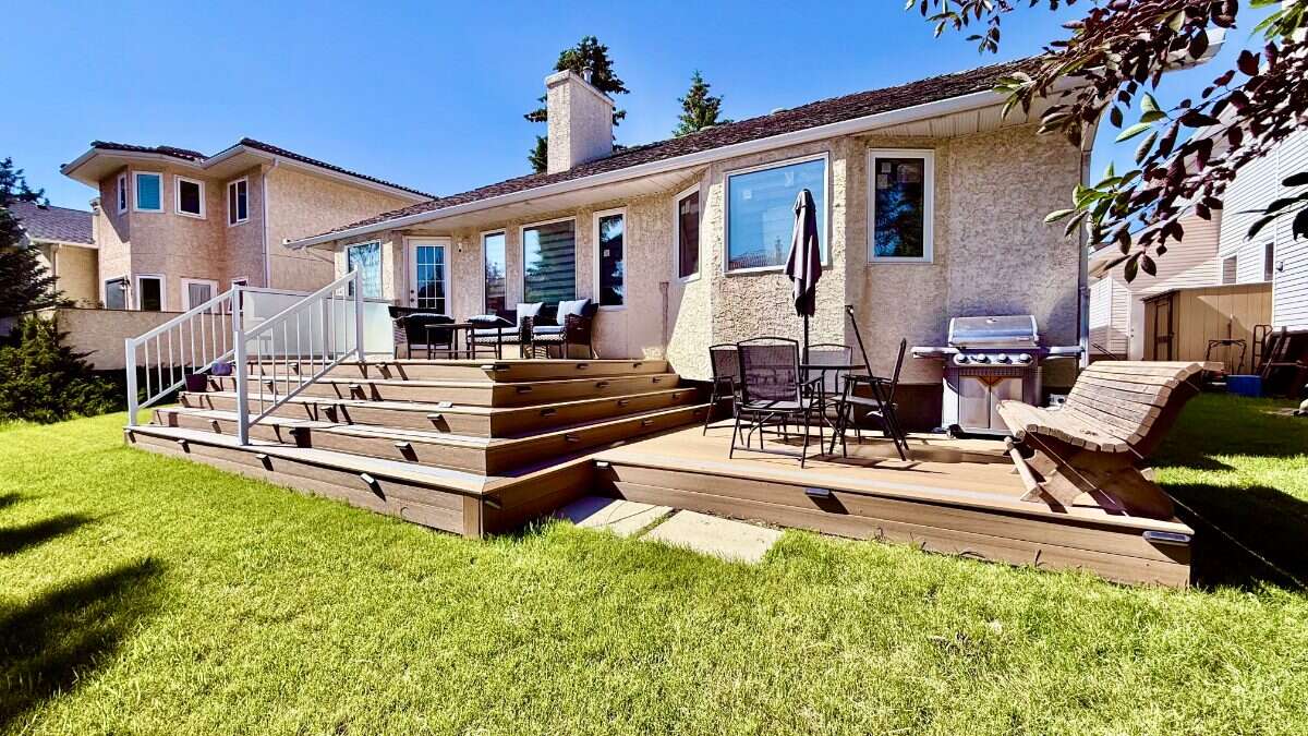Bright 5 Bedroom Luxury Family home in NW Calgary