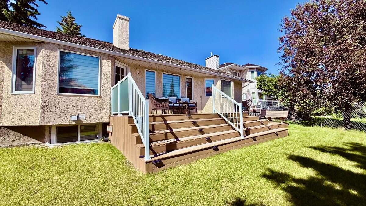 Bright 5 Bedroom Luxury Family home in NW Calgary
