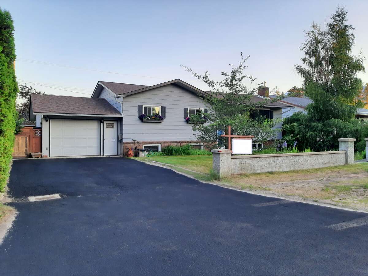 1323 7th Avenue - great family home in the heart of Valemount