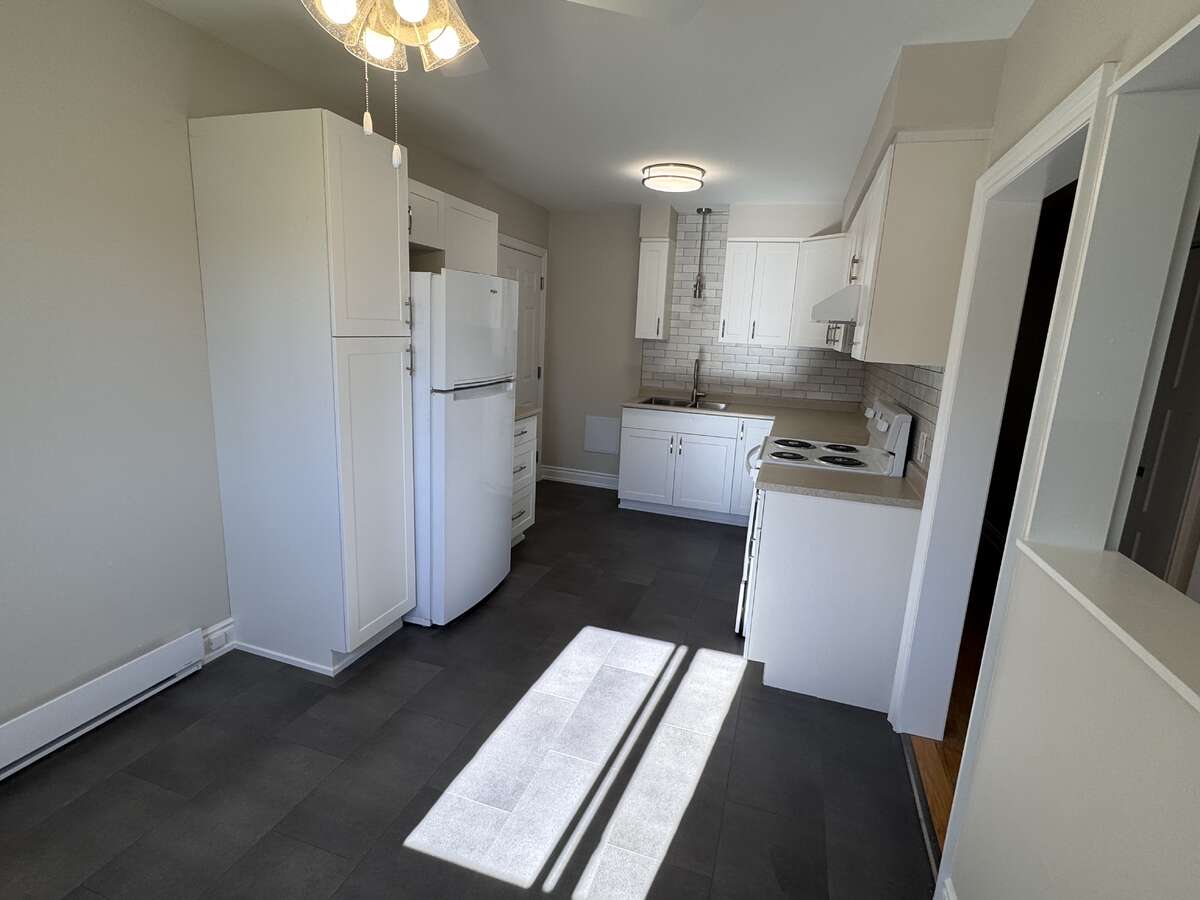 Legal Triplex Downtown Milton