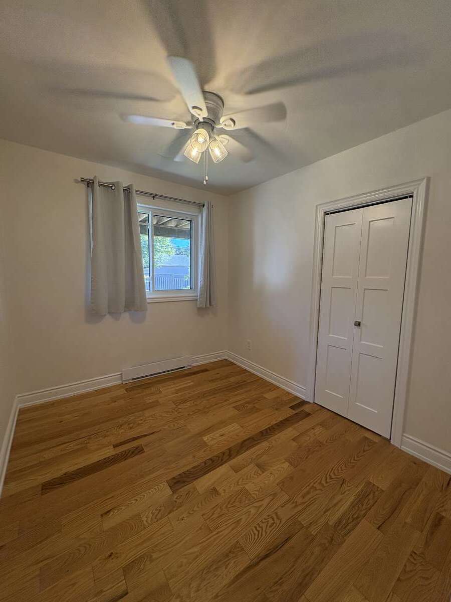 Legal Triplex Downtown Milton