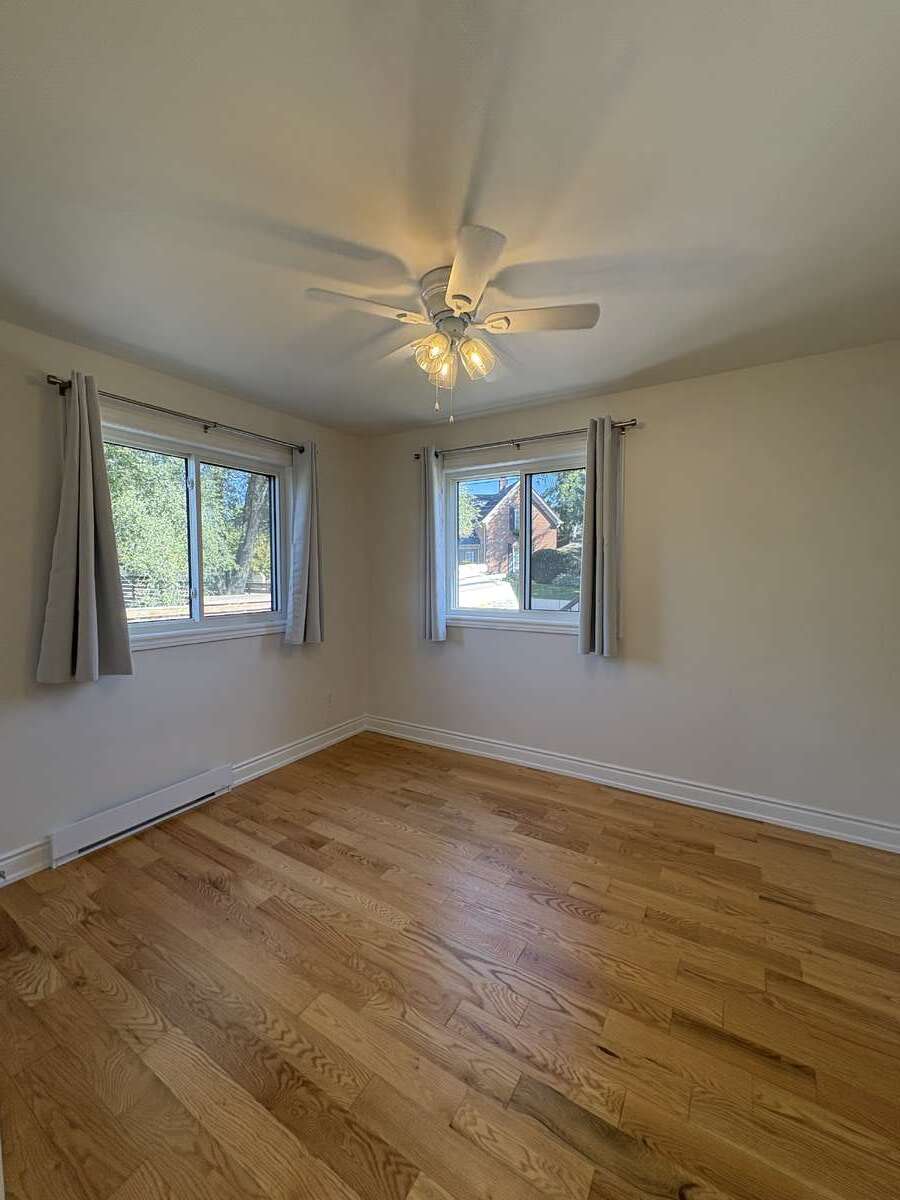 Legal Triplex Downtown Milton