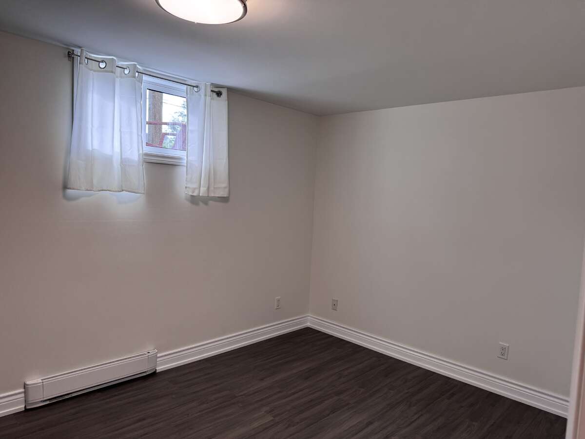 Legal Triplex Downtown Milton