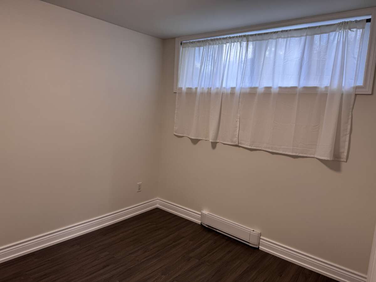 Legal Triplex Downtown Milton