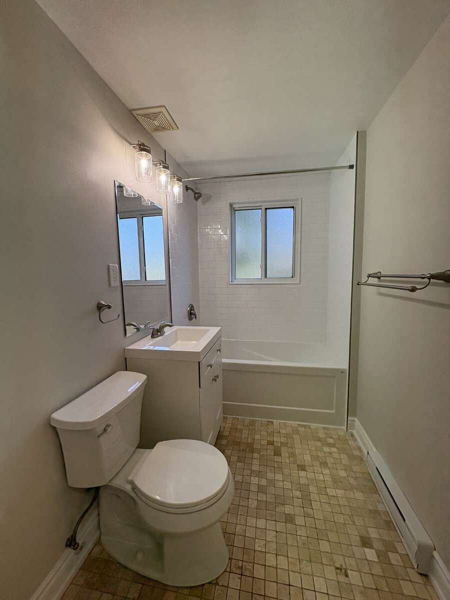 Legal Triplex Downtown Milton