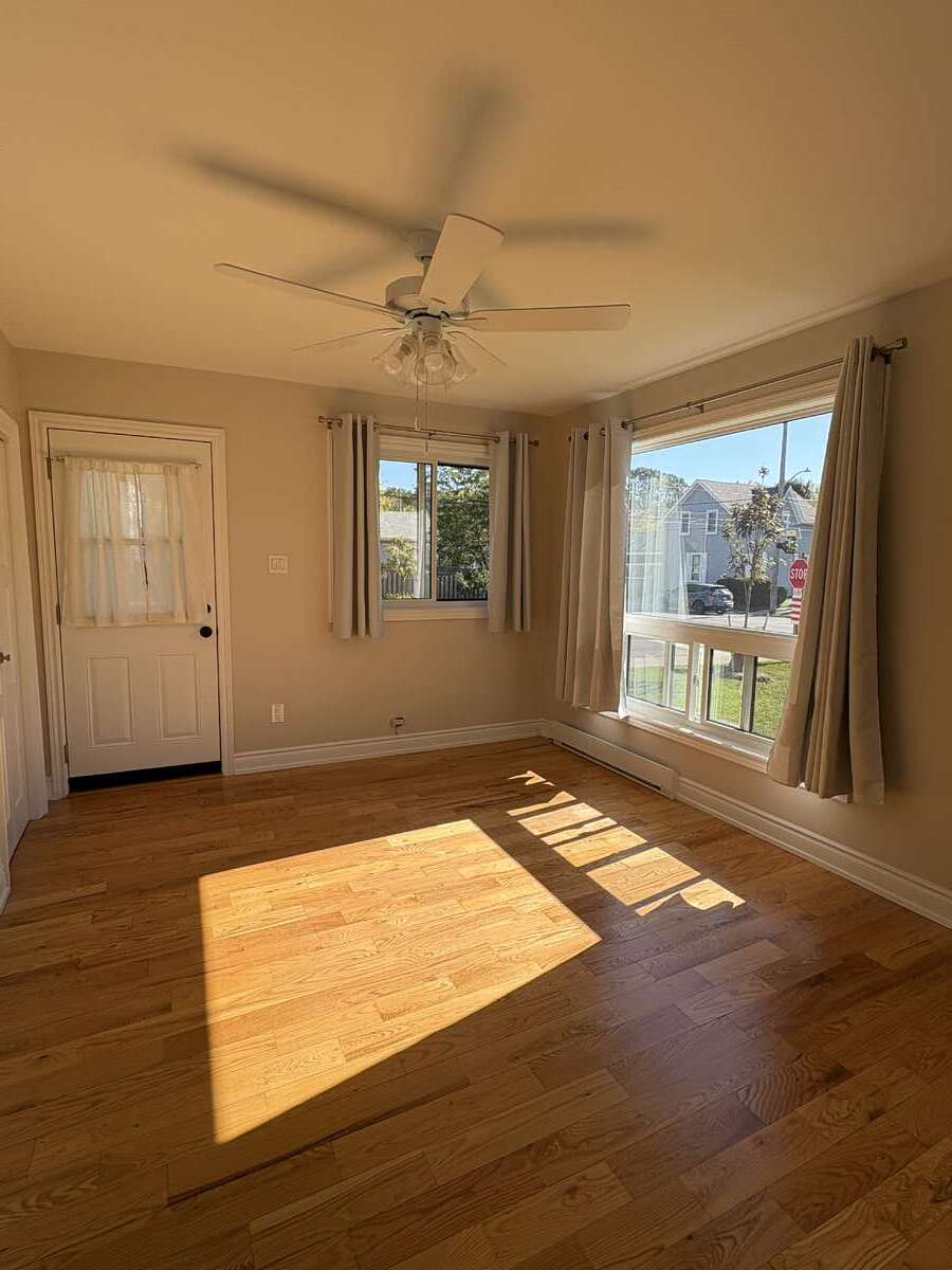 Legal Triplex Downtown Milton