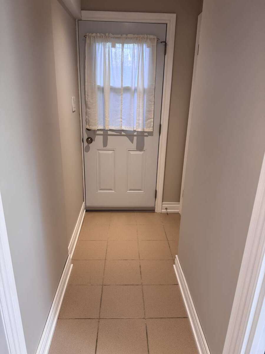 Legal Triplex Downtown Milton