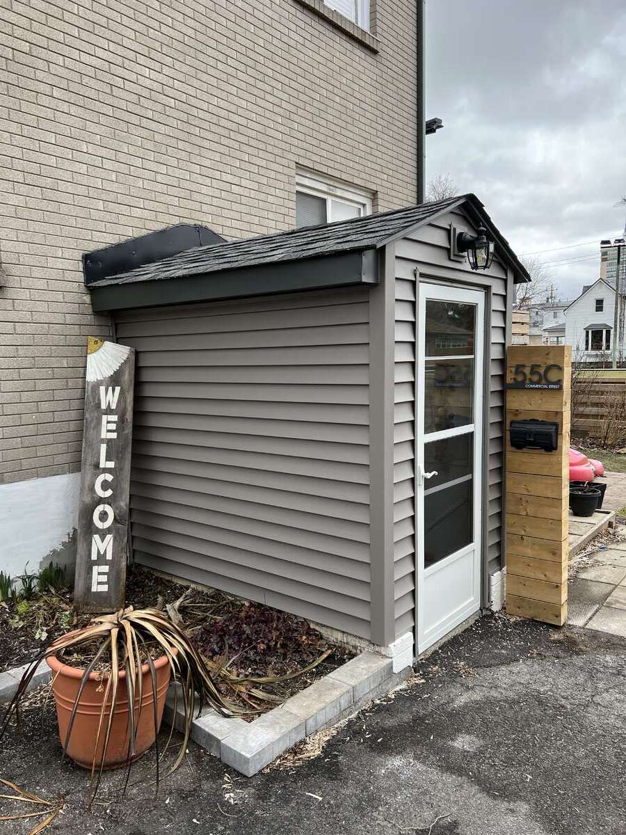 Legal Triplex Downtown Milton