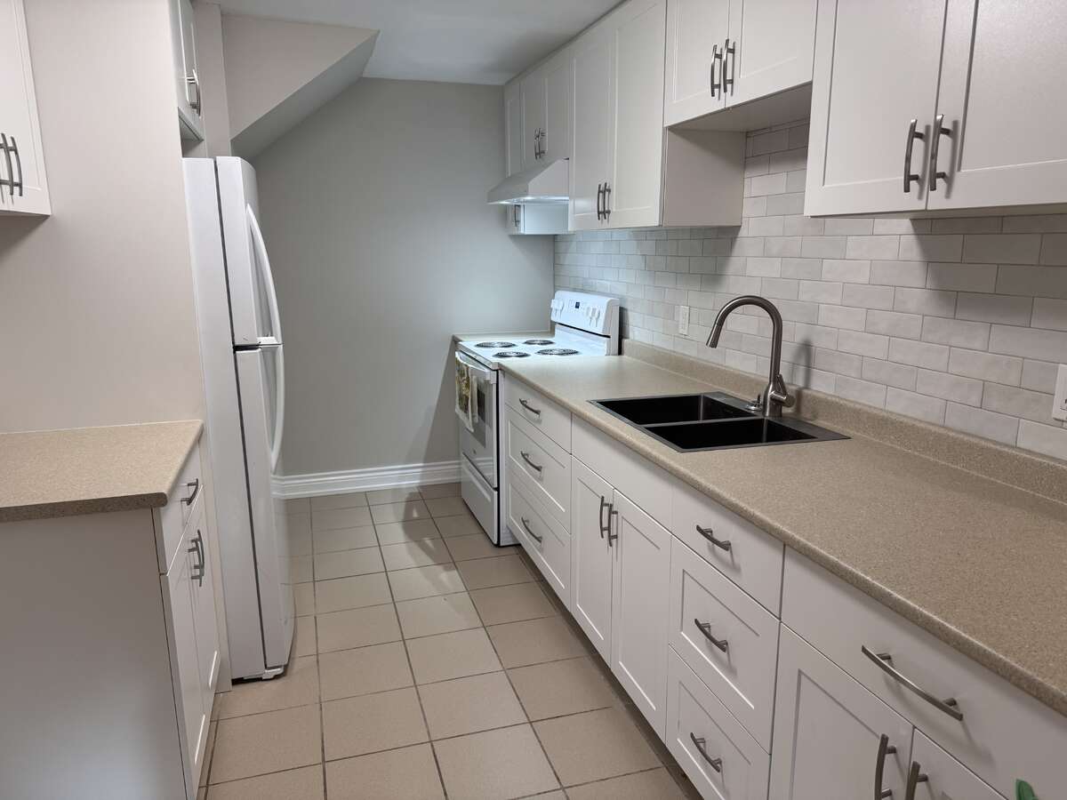 Legal Triplex Downtown Milton