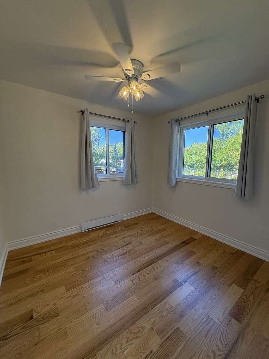 Legal Triplex Downtown Milton