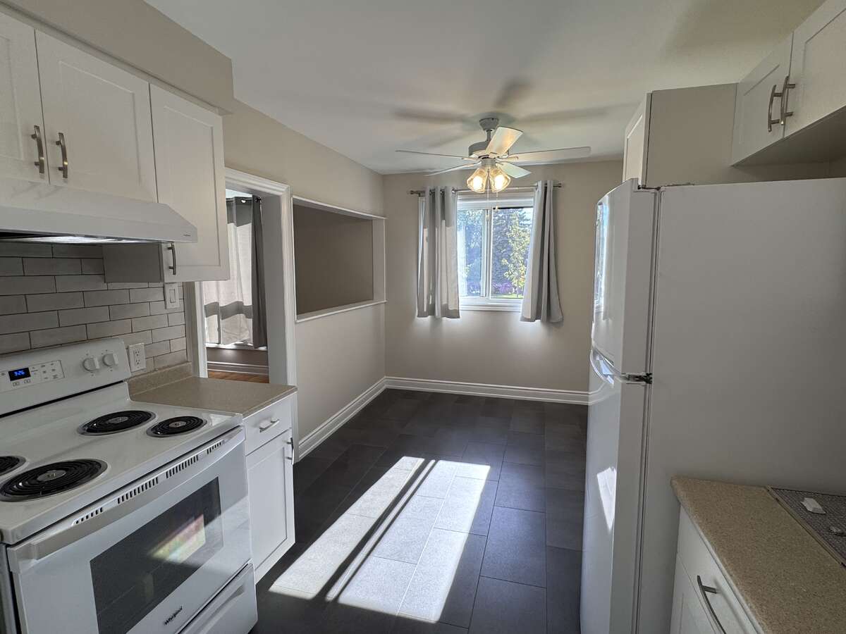 Legal Triplex Downtown Milton