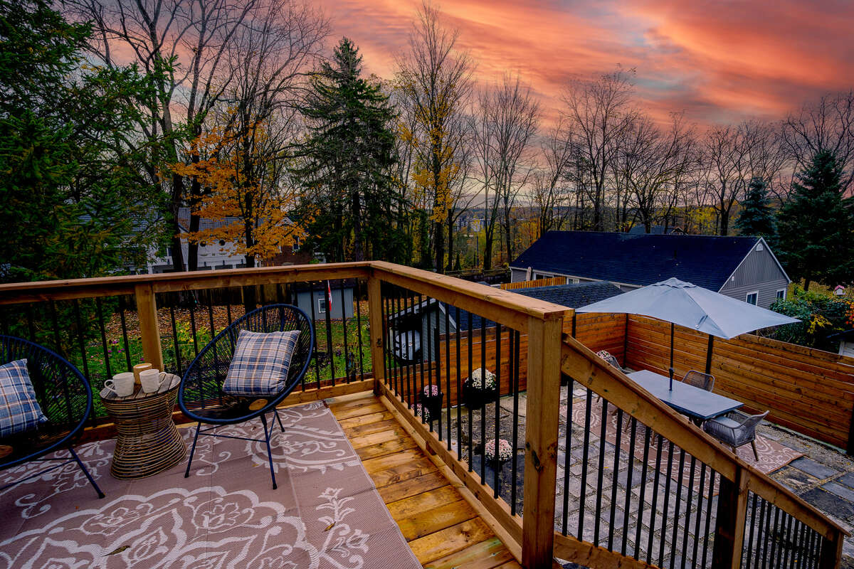 Overlook the city from on top of the hill