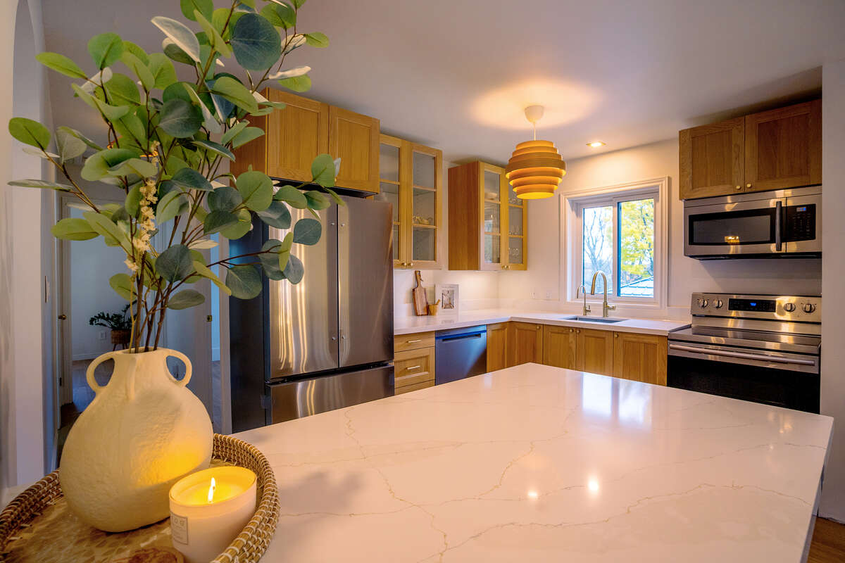 Quartz island, brand new fridge, dishwasher & custom cabinetry