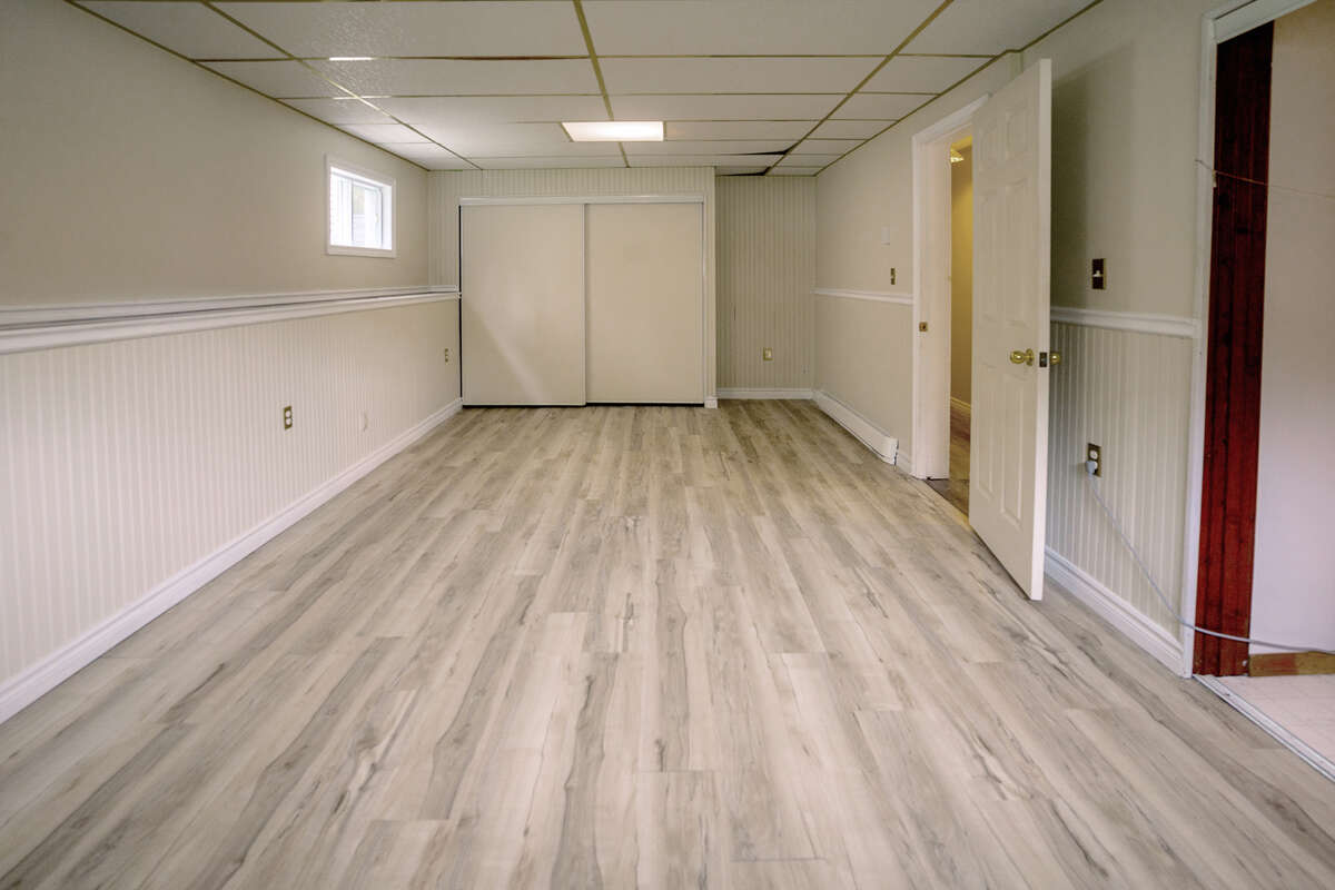 Extra large rec room for a fifth bedroom, kids toys or pool table