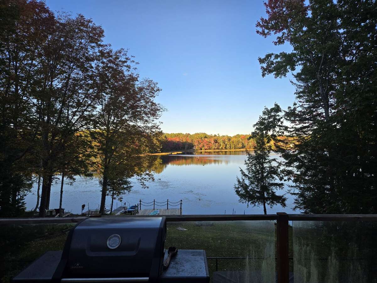 Serene lakeside hideaway