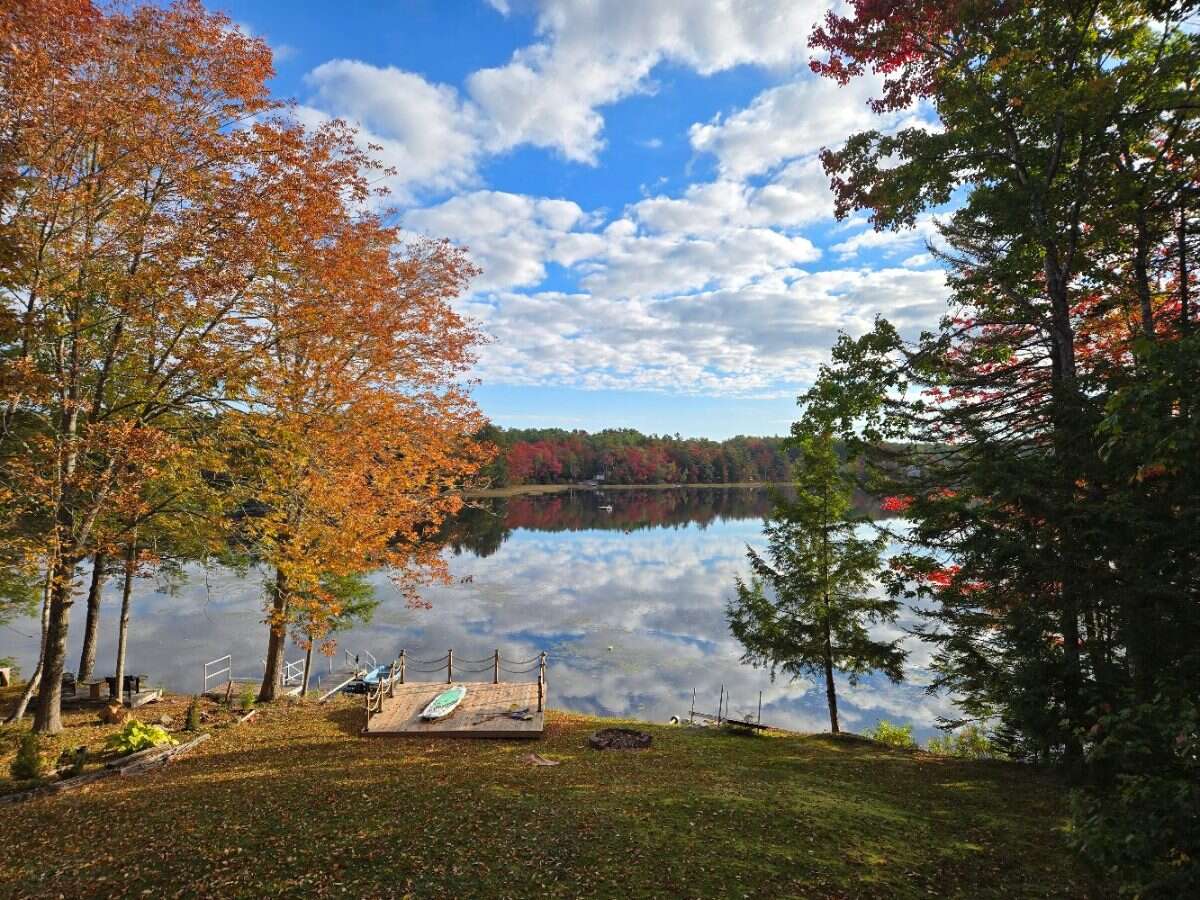 Serene lakeside hideaway