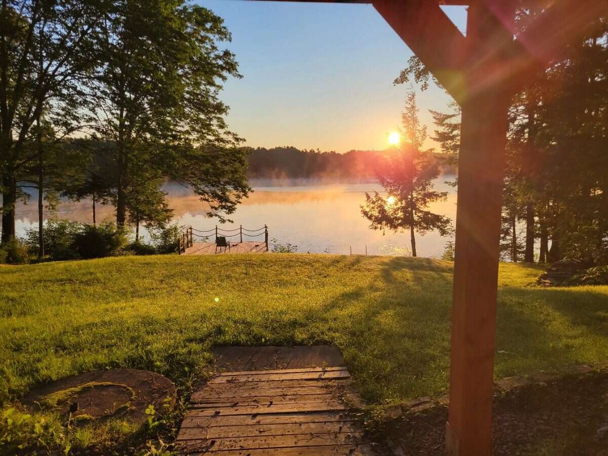 Serene lakeside hideaway
