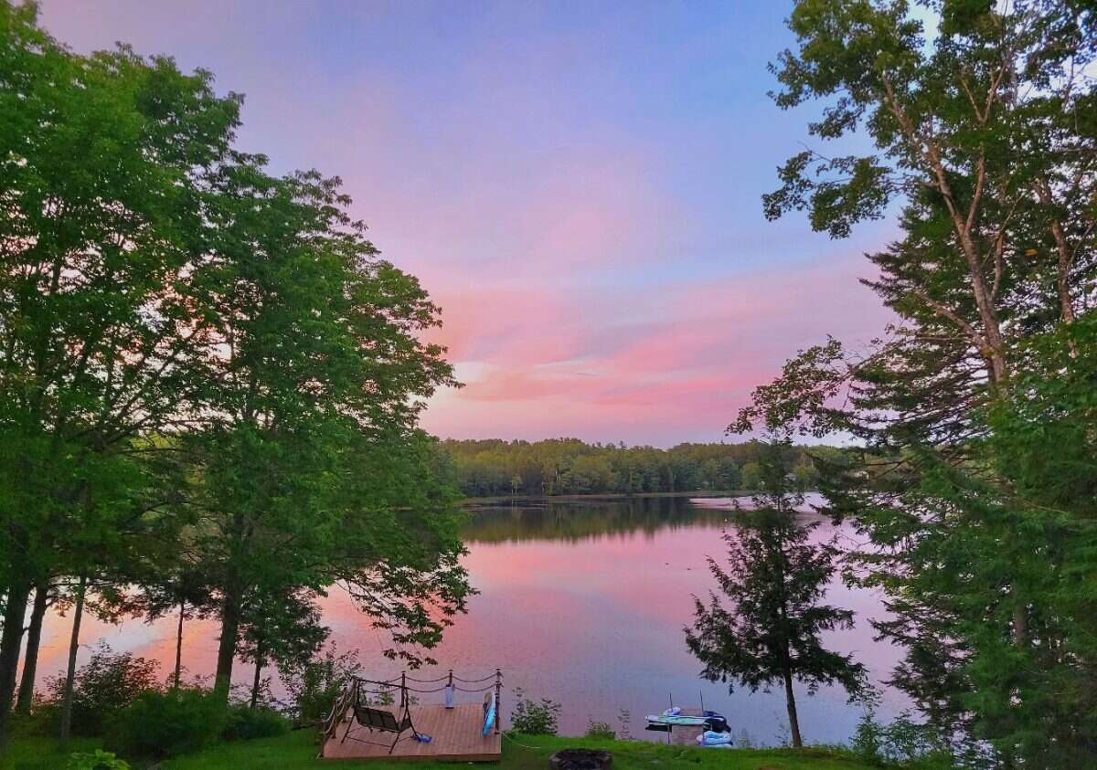Serene lakeside hideaway