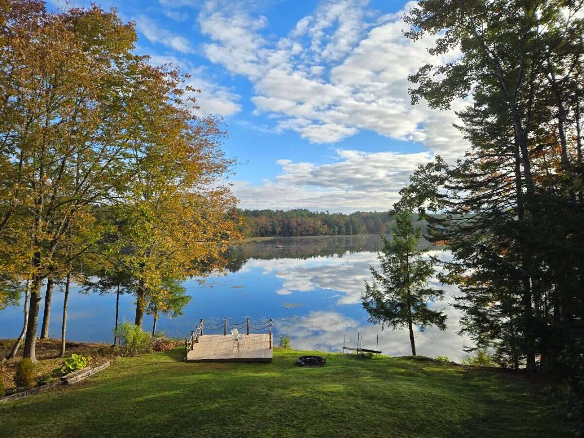 Serene lakeside hideaway
