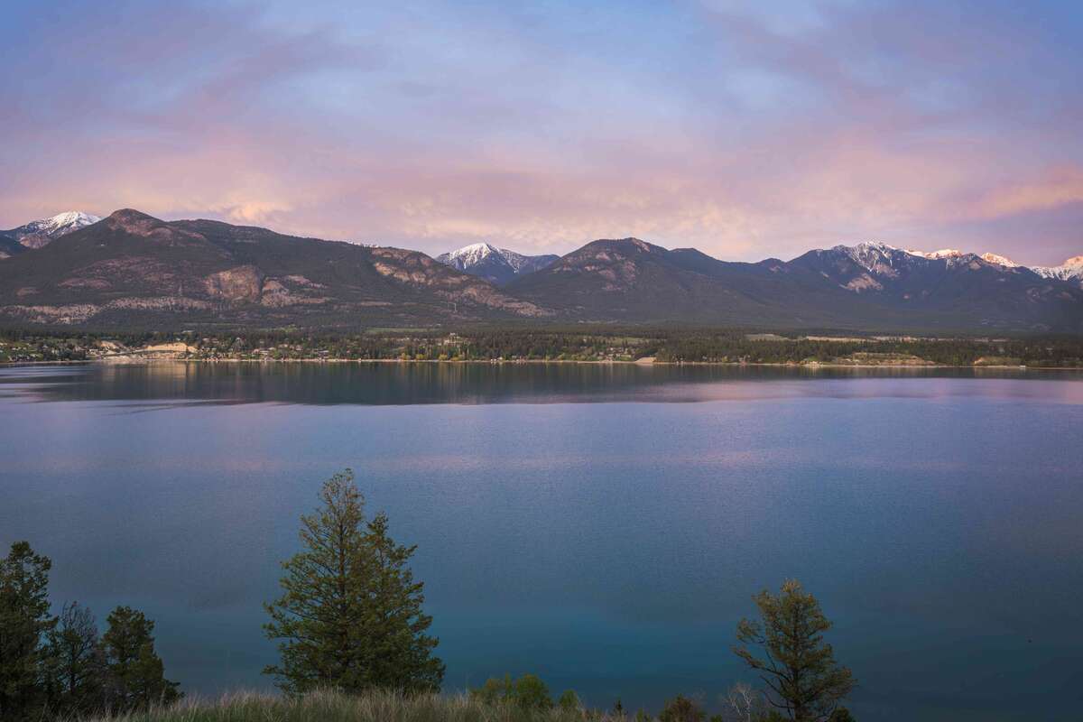 Large Stunning Lakeview Acreage