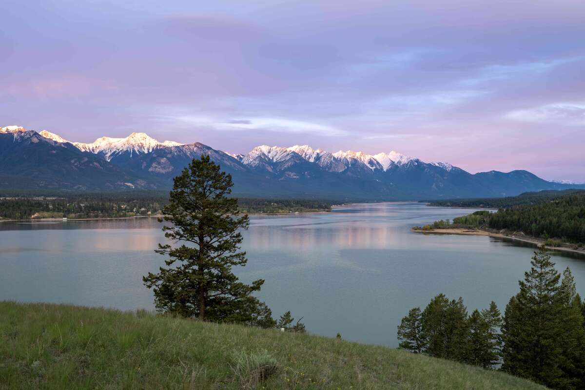 Large Stunning Lakeview Acreage