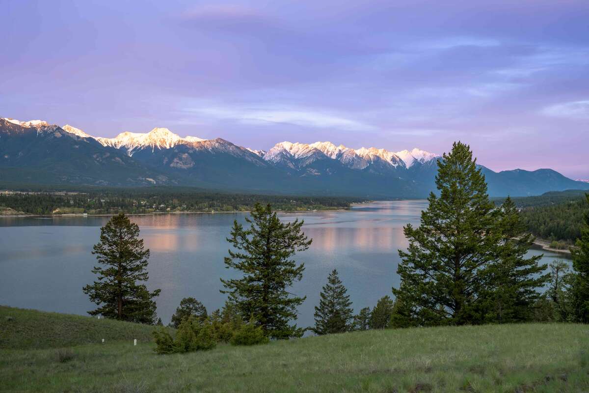 Large Stunning Lakeview Acreage