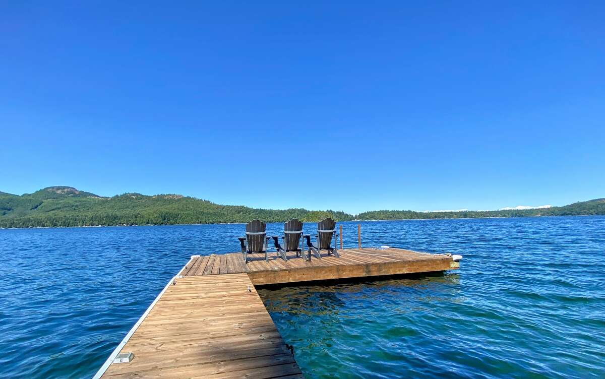 Beautiful Waterfront Lake House