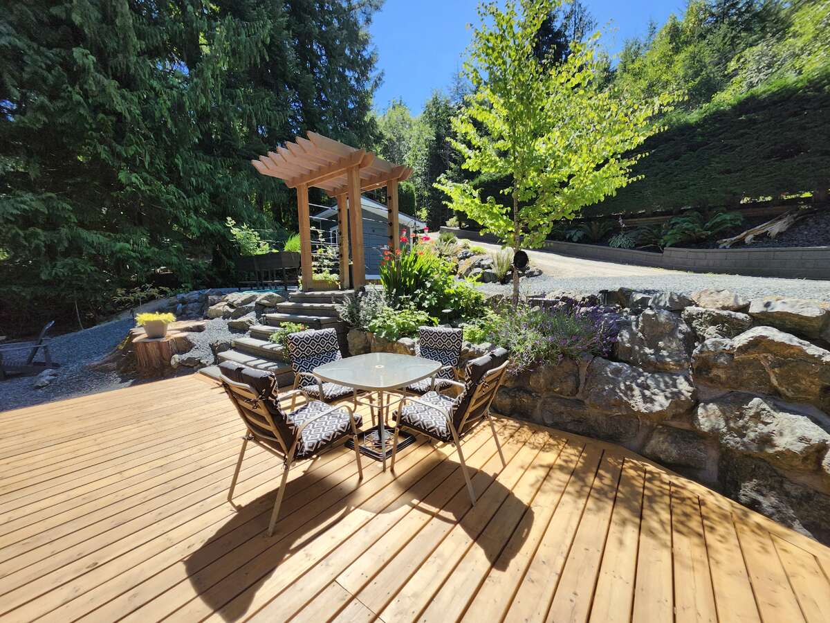 Large cedar deck at front entrance