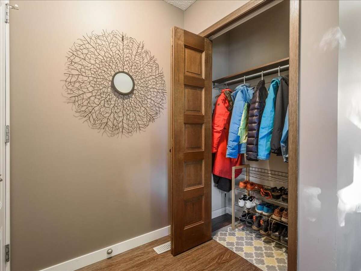 Front Entrance Landing: 4' 9" L x 4' x 4" W | Closet: 2' D x 4' W