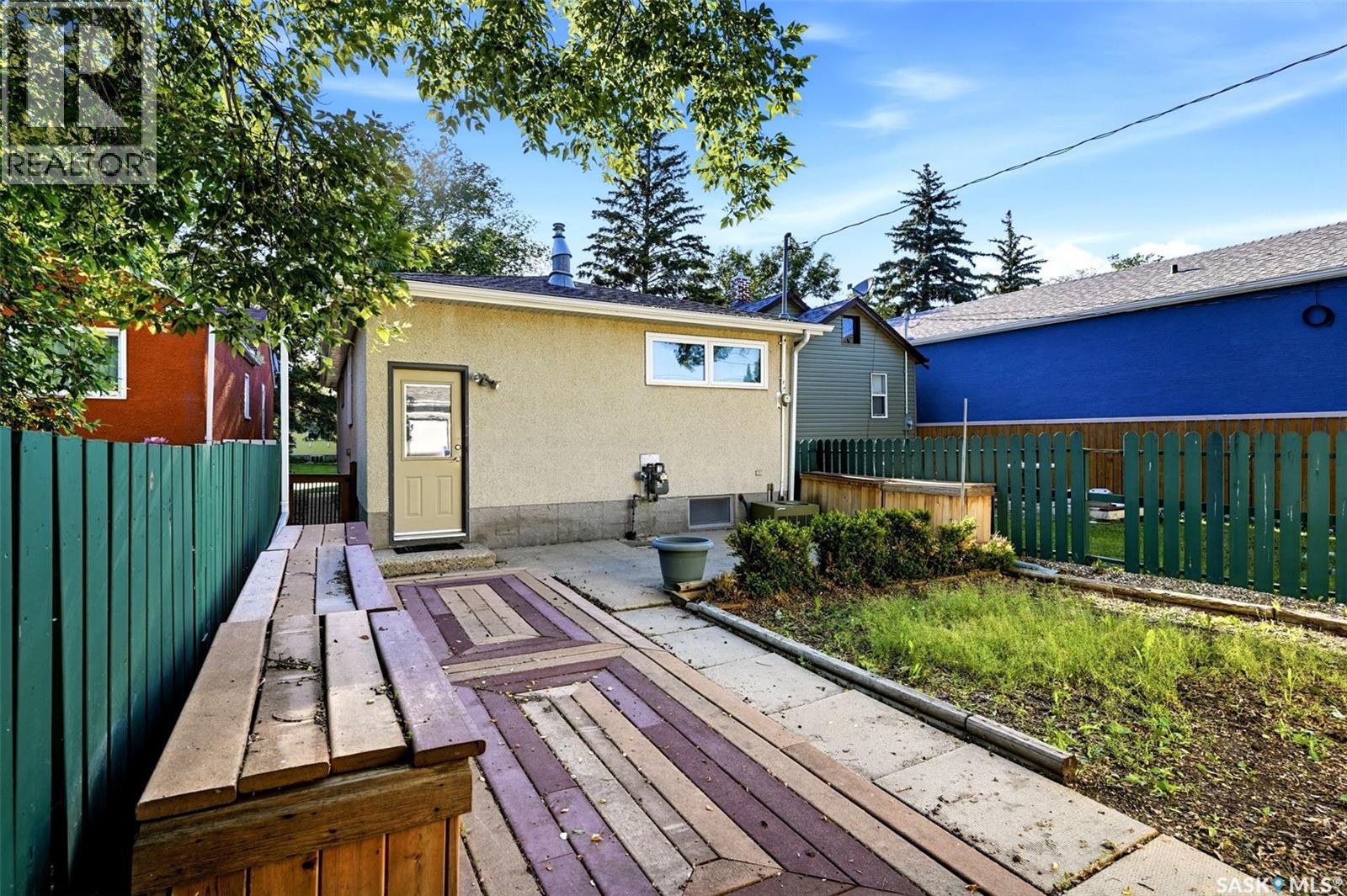 Wonderful Gem in Broder's Annex!