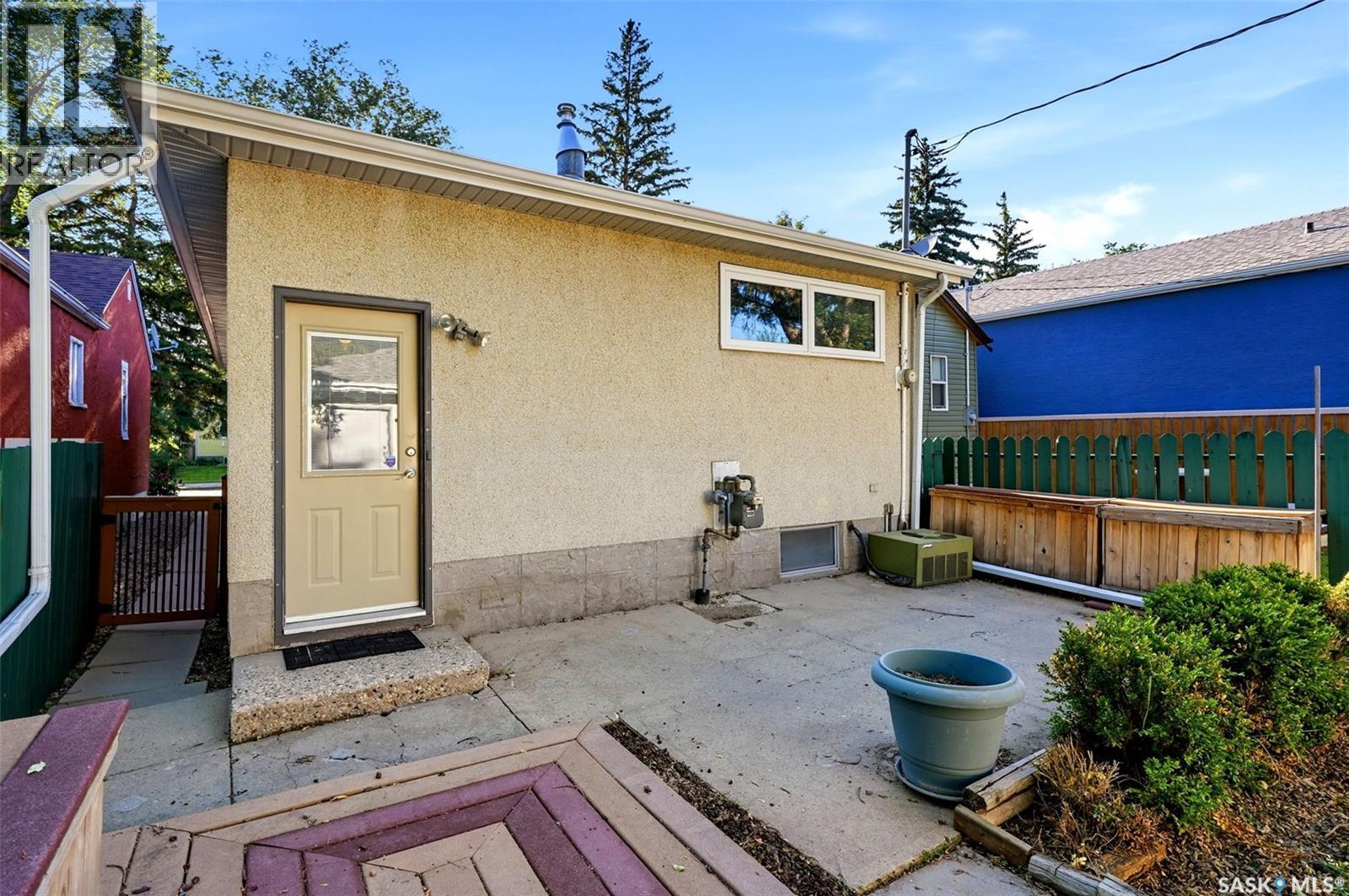 Wonderful Gem in Broder's Annex!