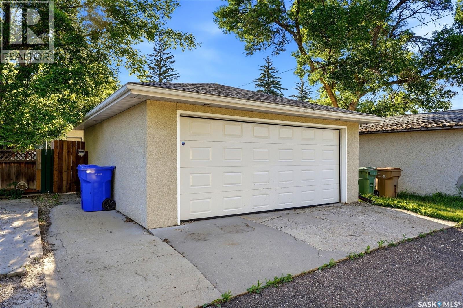 Wonderful Gem in Broder's Annex!