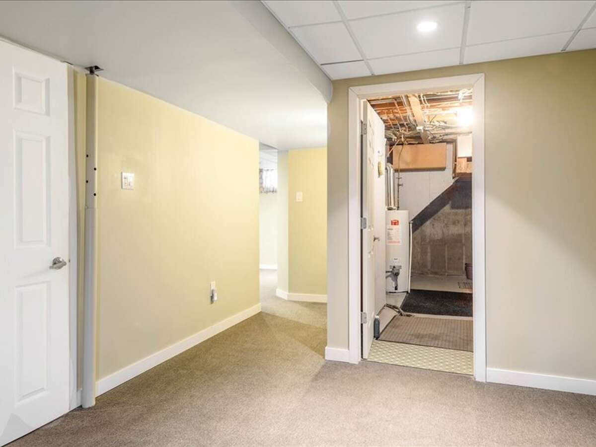 Basement Rec Room: 10' W x 26' 5" L, Carpet Tile Flooring, Drop Ceiling