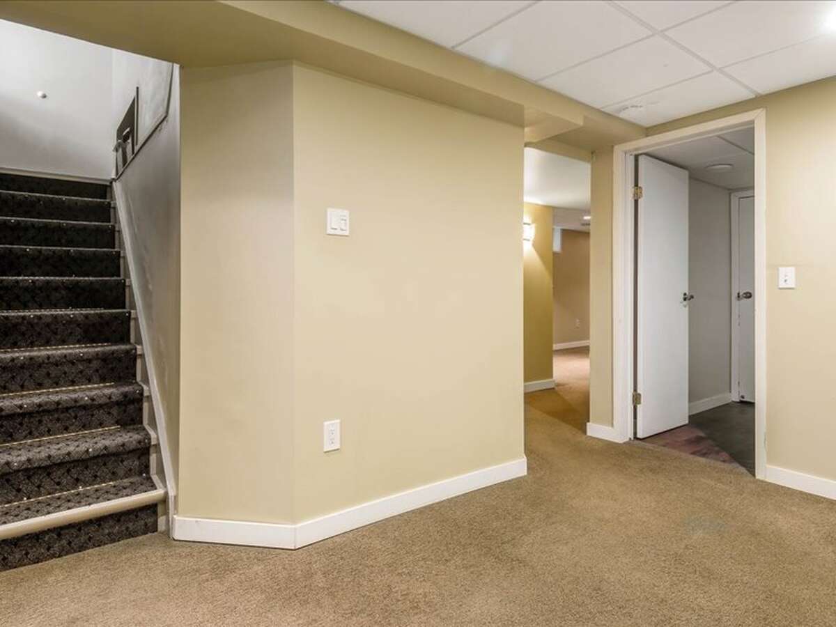 Basement Landing: 3' 9" W x 4' 5" L, Carpet Tile Flooring, Drop Ceiling, 3' 5" W Stairs