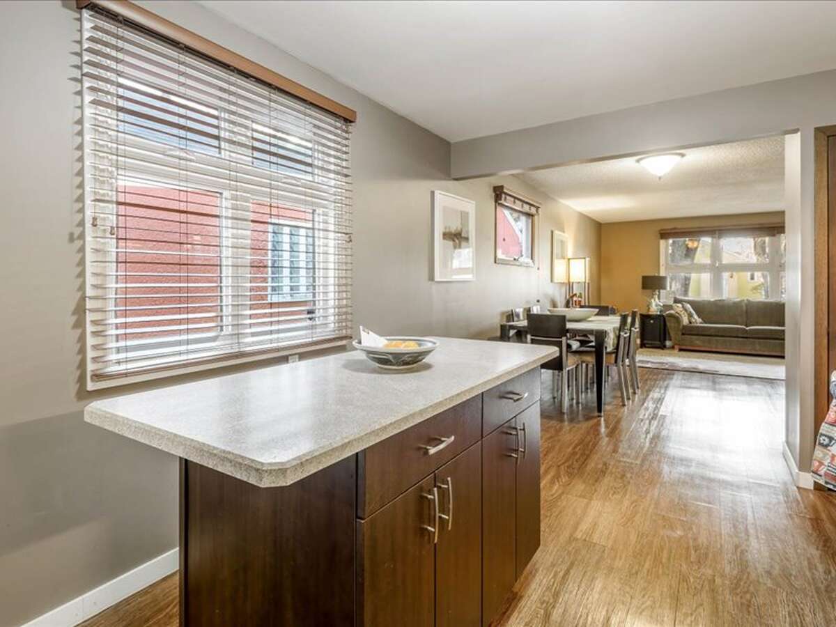 Kitchen: 15' L x 7' 4" W, Island (moveable) 5' 8" L x 2' 3" W