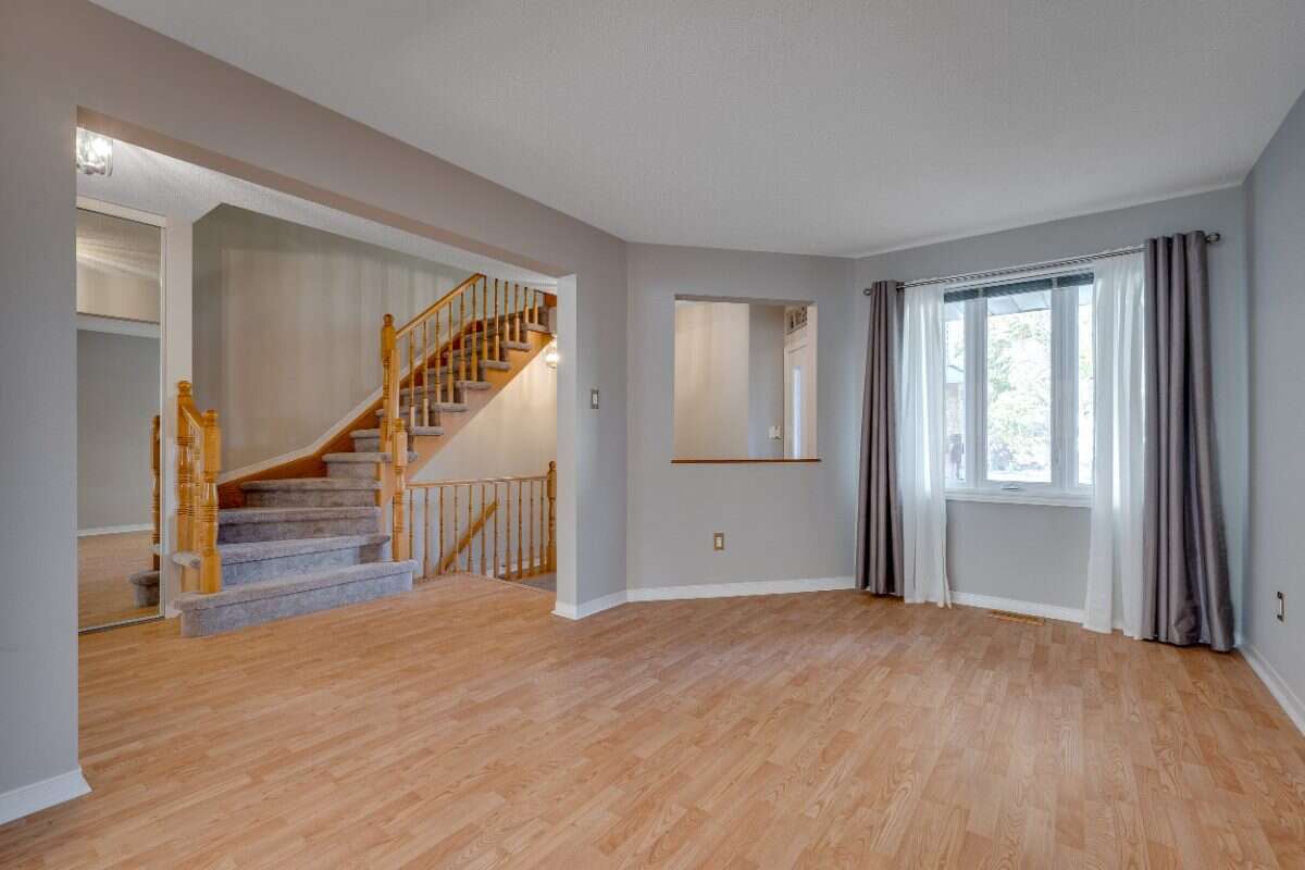 Welcome to 77 McGibbon Drive! 