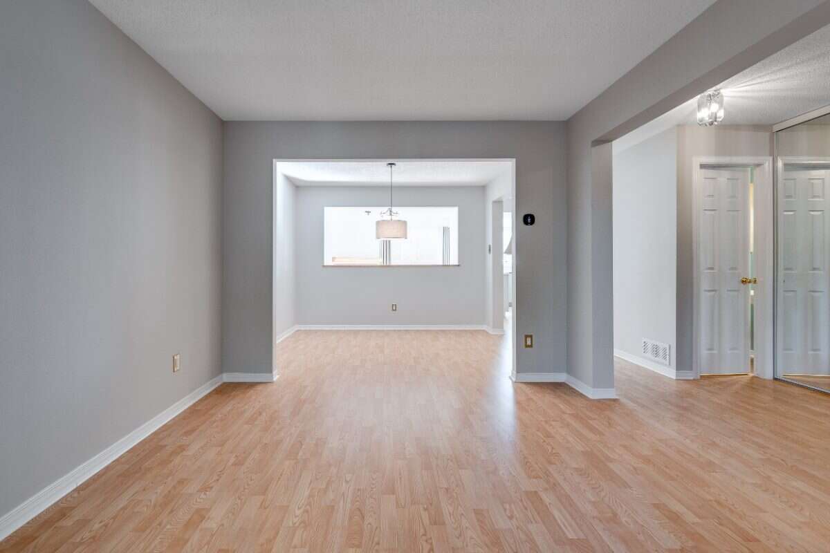 Welcome to 77 McGibbon Drive! 