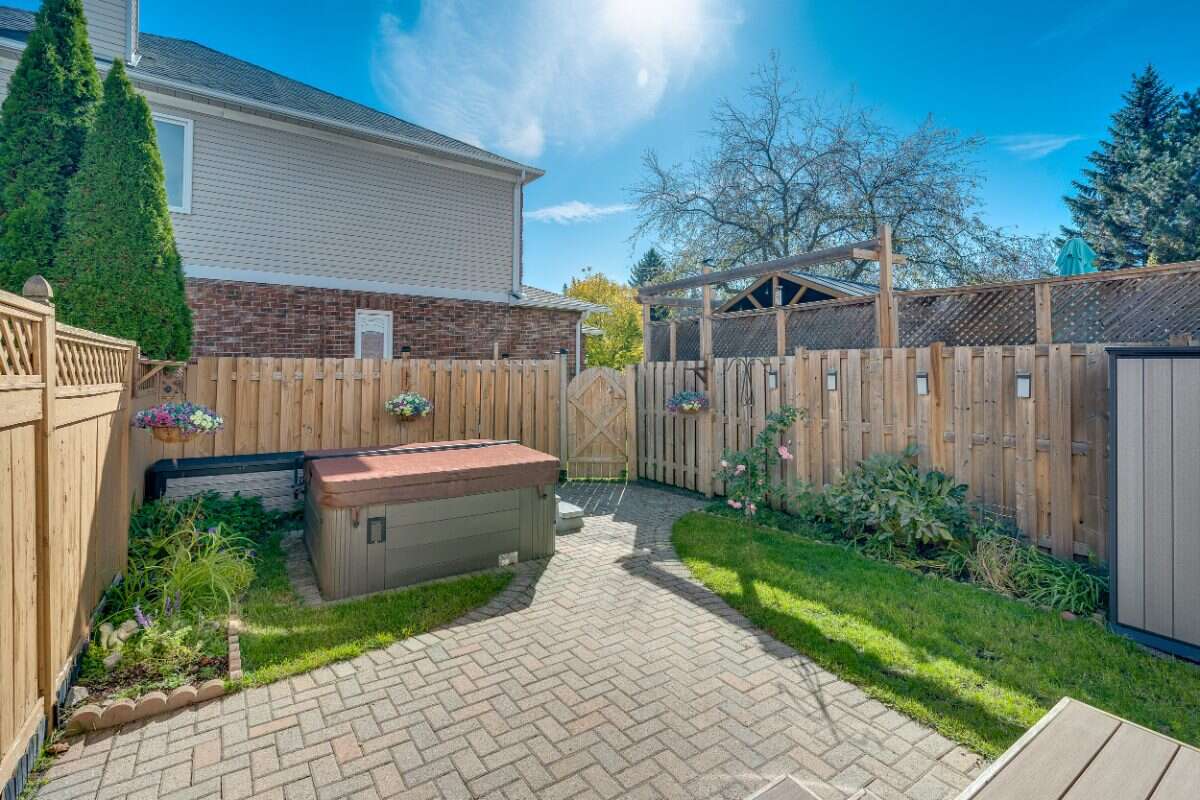 Welcome to 77 McGibbon Drive! 