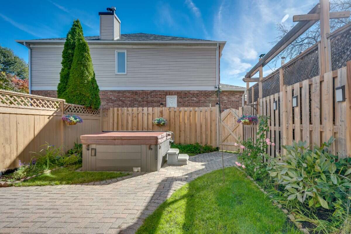 Welcome to 77 McGibbon Drive! 