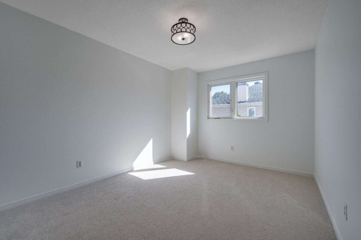 Welcome to 77 McGibbon Drive! 