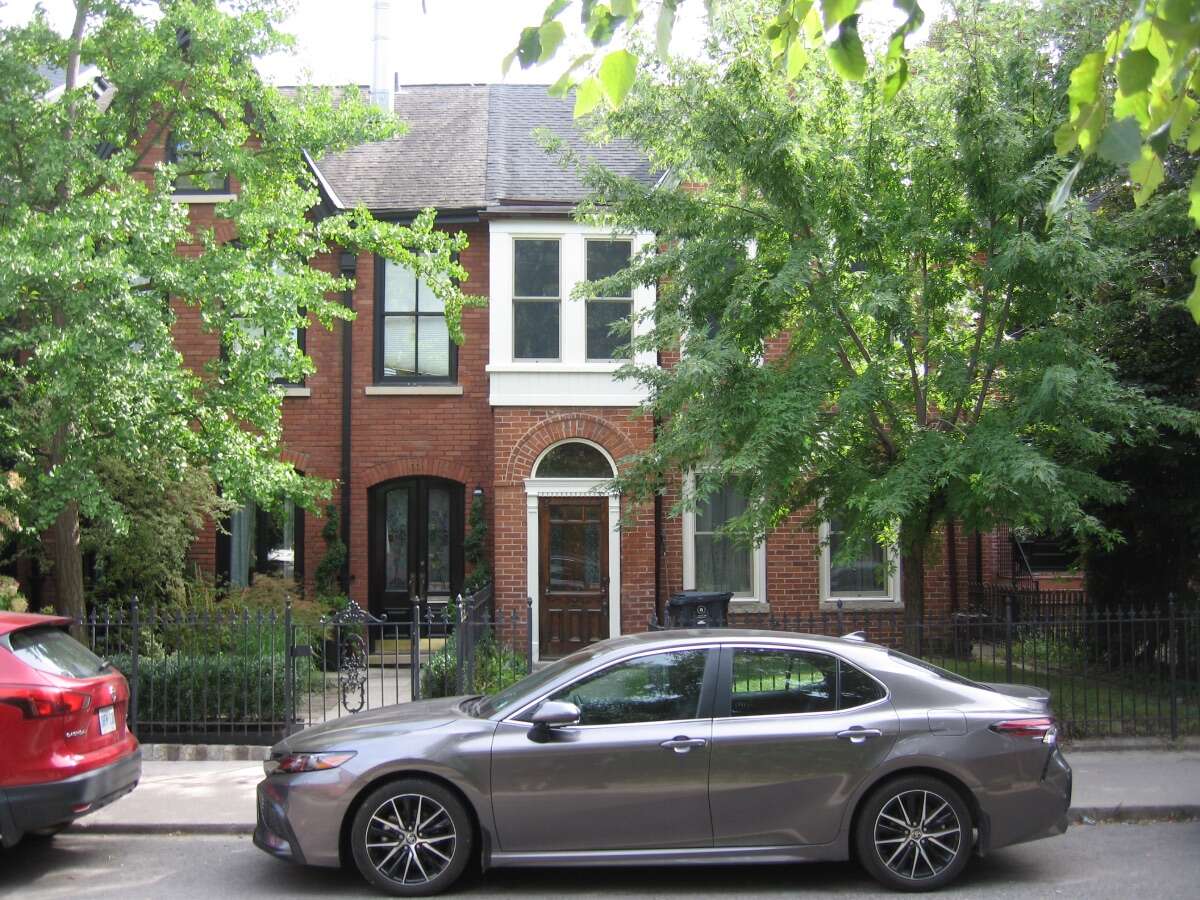 329 Wellesley Street East