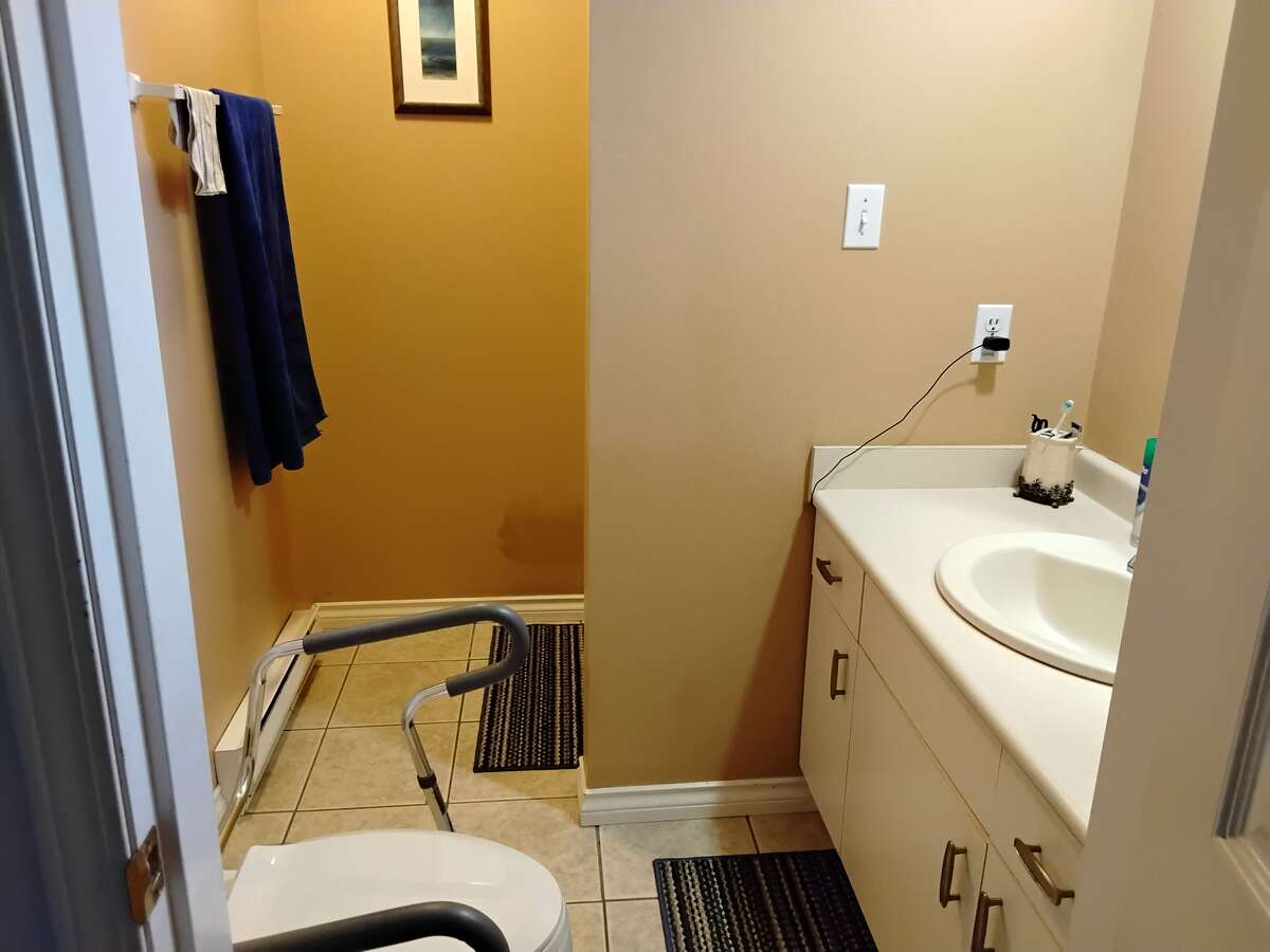 Main master bedroom ensuite bathroom