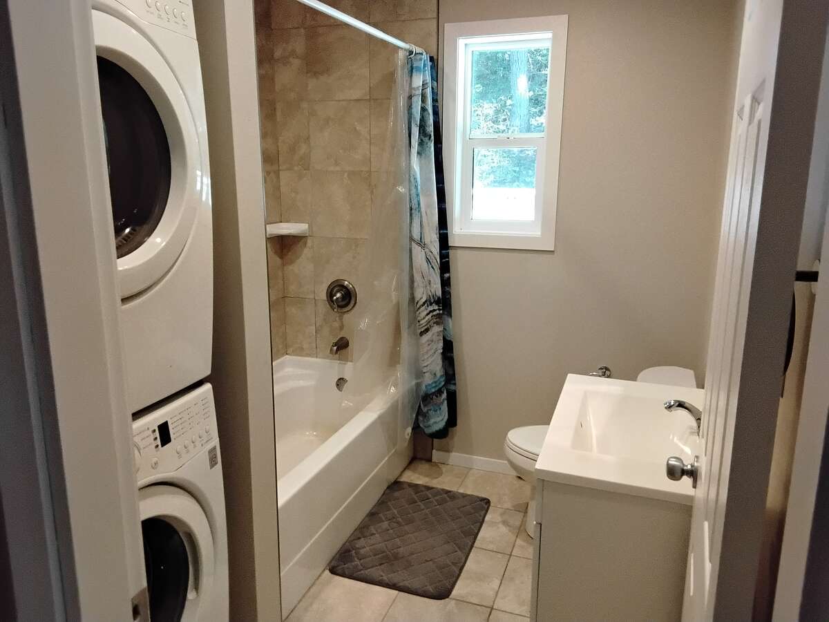 Suite / guest house bathroom & laundry
