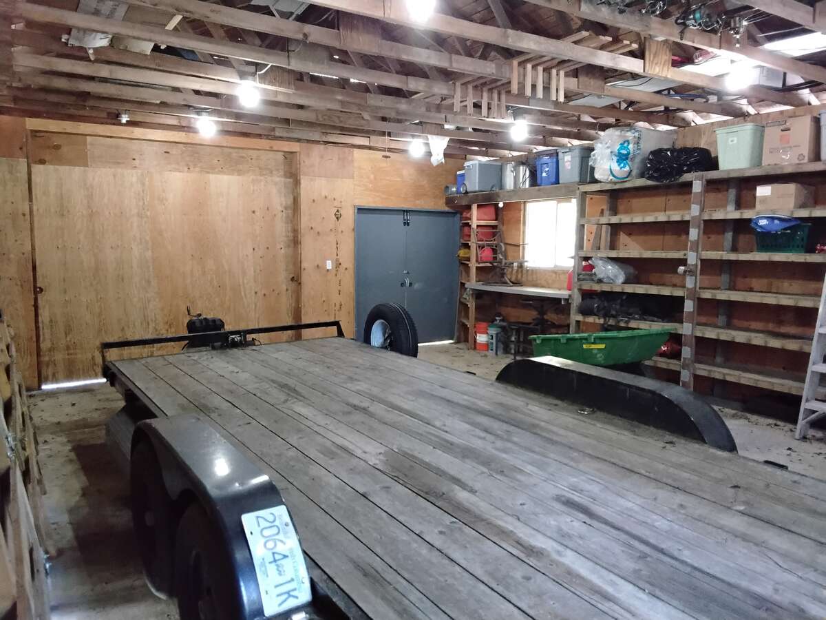 Garage / shed